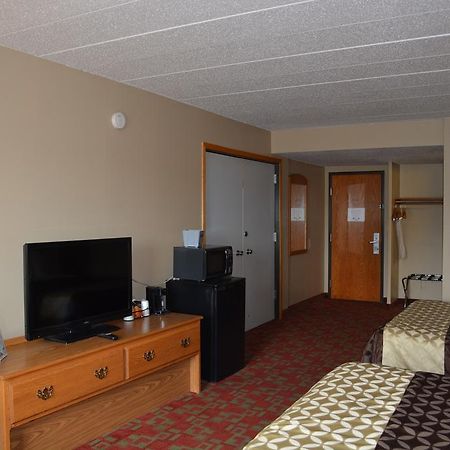 Travelodge By Wyndham Grand Forks Exterior photo