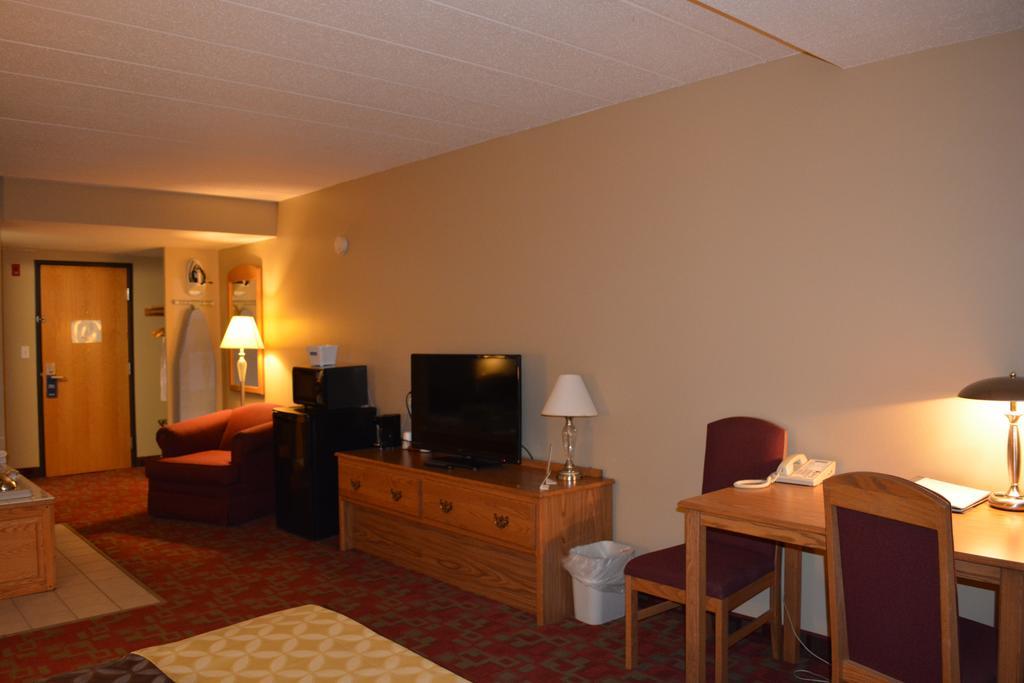 Travelodge By Wyndham Grand Forks Exterior photo