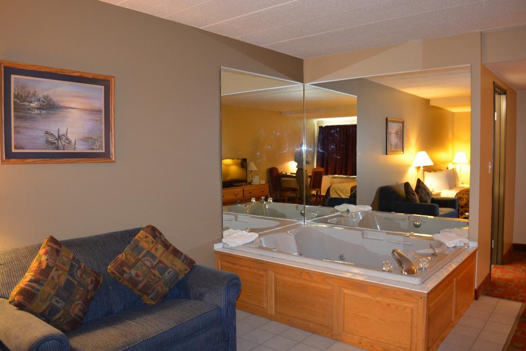 Travelodge By Wyndham Grand Forks Exterior photo