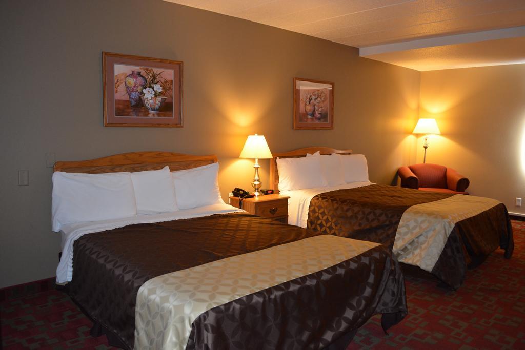 Travelodge By Wyndham Grand Forks Exterior photo