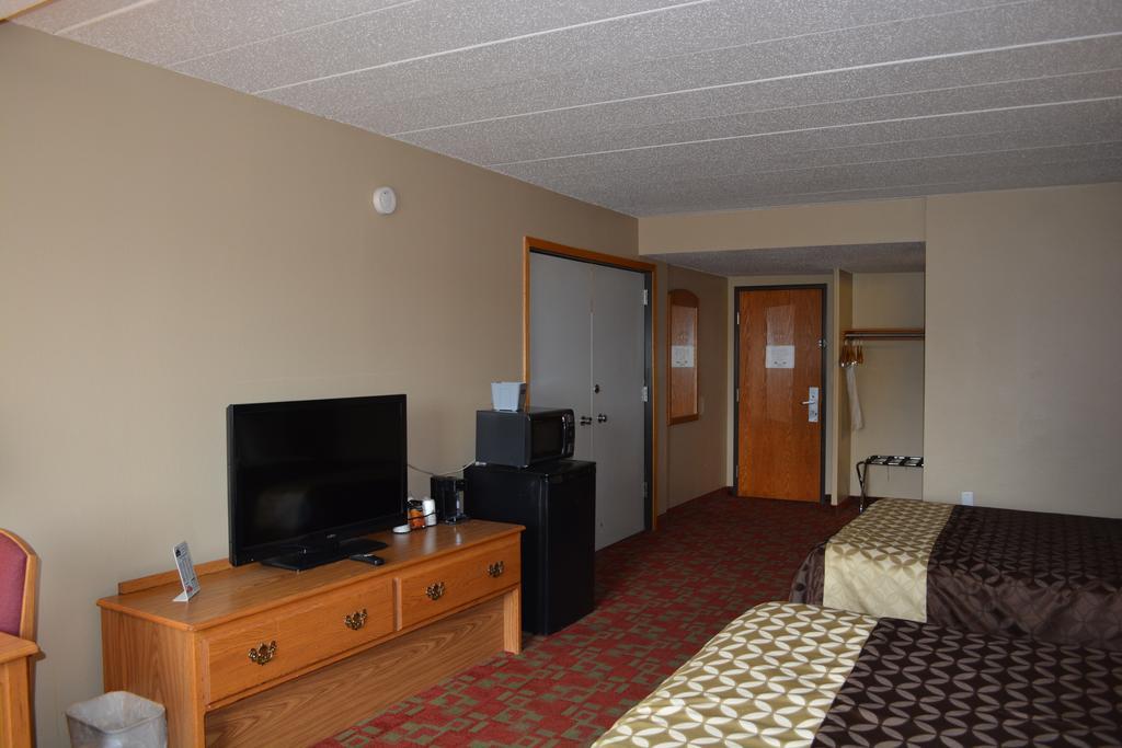Travelodge By Wyndham Grand Forks Exterior photo