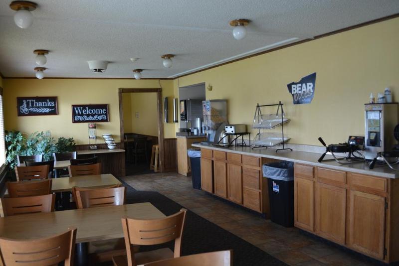 Travelodge By Wyndham Grand Forks Exterior photo