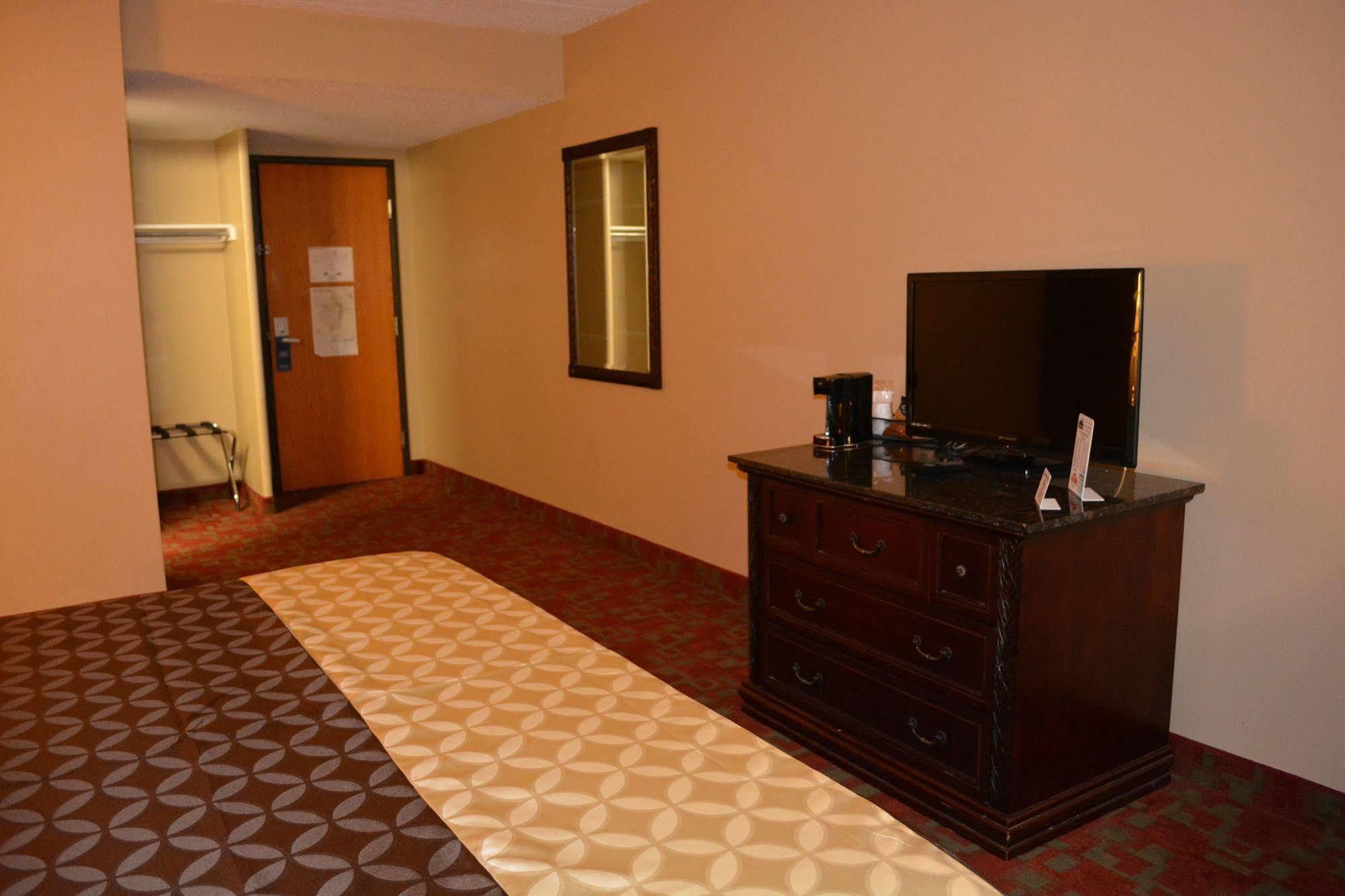Travelodge By Wyndham Grand Forks Exterior photo