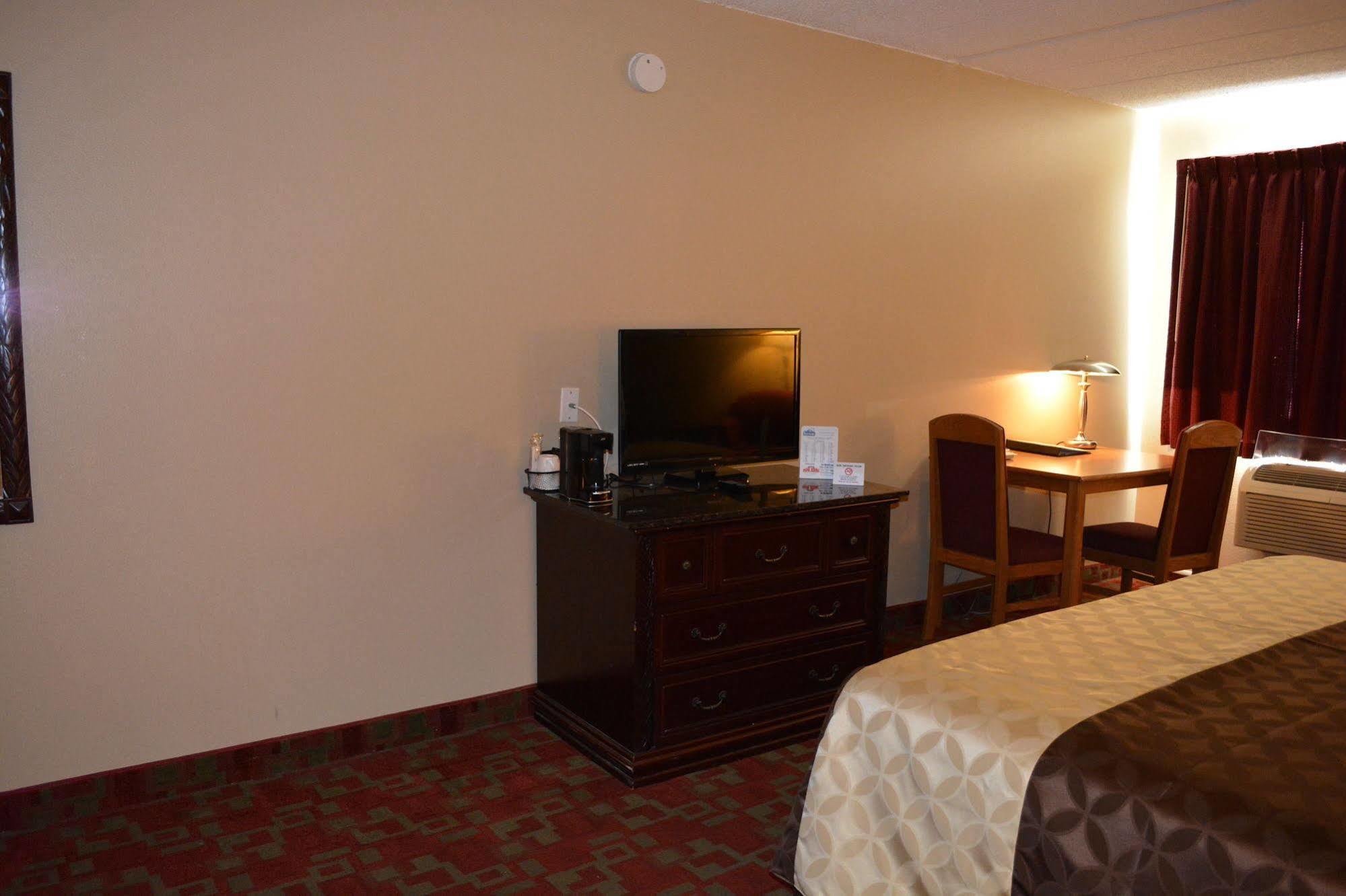 Travelodge By Wyndham Grand Forks Exterior photo
