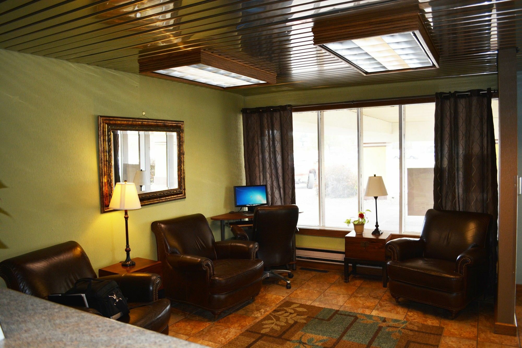 Travelodge By Wyndham Grand Forks Exterior photo